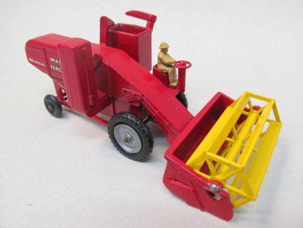 1977 MATCHBOX LESNEY SUPERFAST 51 COMBINE HARVESTER NEW IN BOX 2 W//YELLOW WHEELS