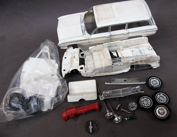 AMT #2064-150 Avanti Plastic Model Car Kit