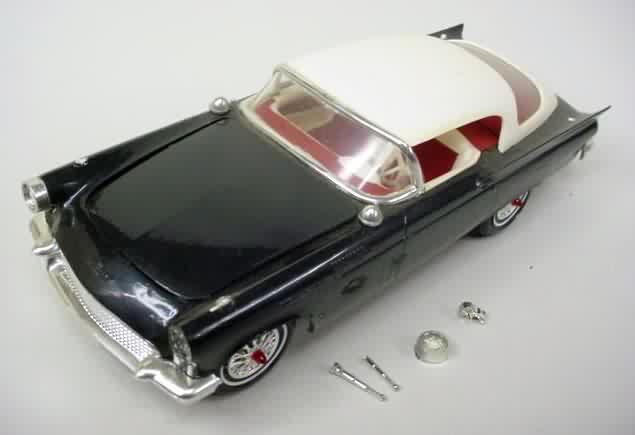 1957 FORD THUNDERBIRD Fastback customized 124 1960's issue screw on base 