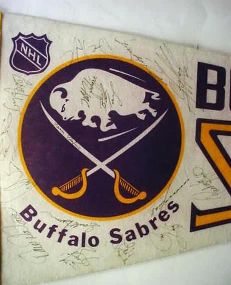 http://www.gasolinealleyantiques.com/sports/hockey/images/memorabila/pen-auto-84sabres2.JPG