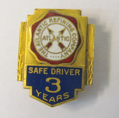VINTAGE Shell Gasoline OIL Logo Collectible Lapel Pin Hat Badge PROMO NEW 